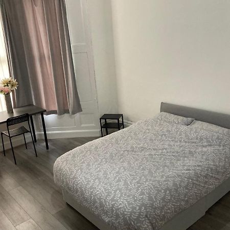Chosen Rocky Lane Private Rooms Liverpool Eksteriør billede