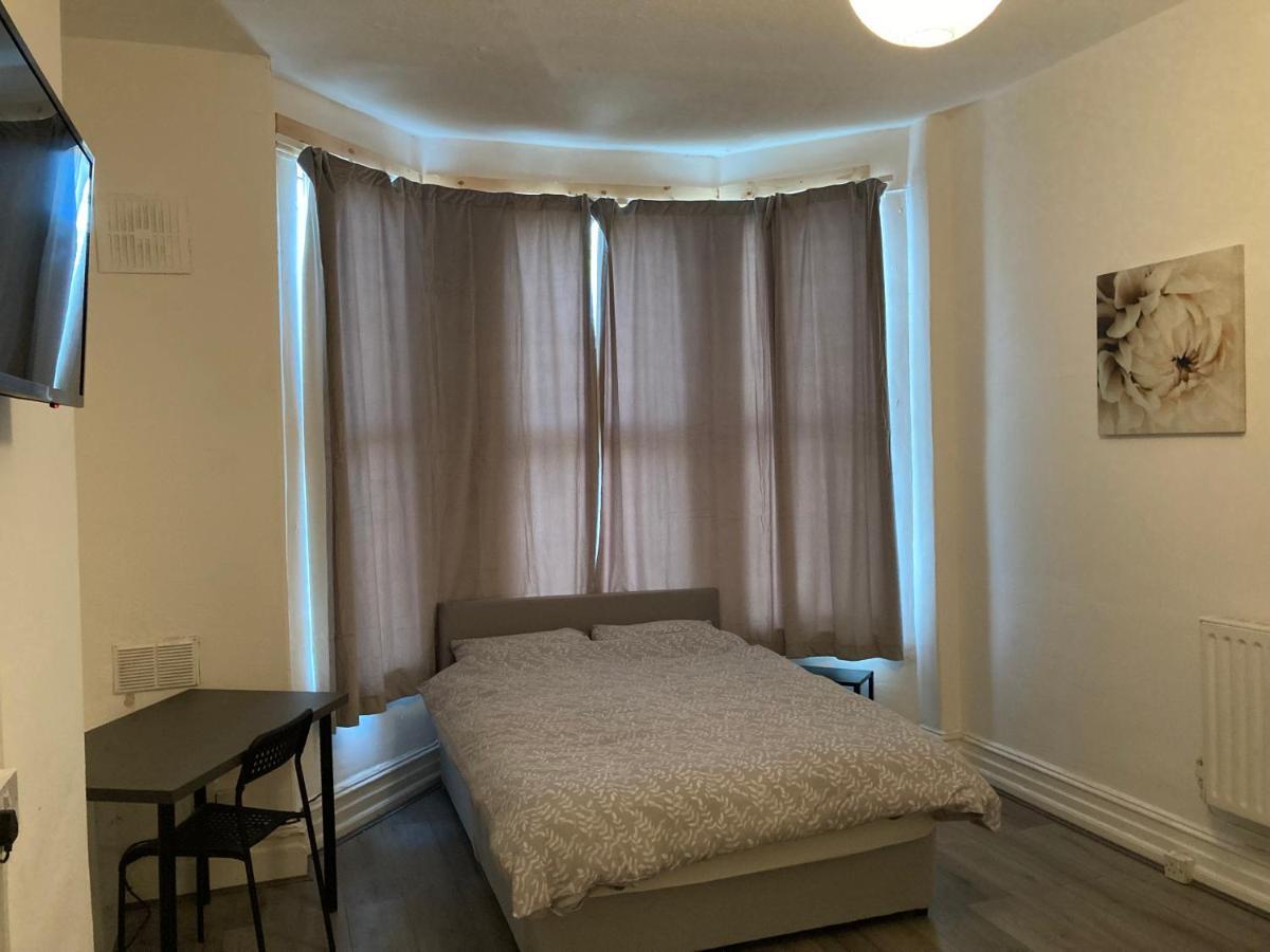 Chosen Rocky Lane Private Rooms Liverpool Eksteriør billede